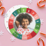Färgfull retro Rainbow Circle Photo jul Julkort<br><div class="desc">Skicka munterhet till den här julhelgen med den här ljusa färgaden, återinspirerade julkort! De har ett regnbåge "färg-hjul" ram, med färger av rött, orange rött, rosa, teal, grönt, kalkgrönt och mynta. Texten läser CHEER & PEACE tillsammans med en textmall för anpassning. Kortets baksida innehåller skissat snöflingor i färg som matchar...</div>