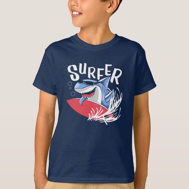 Färgfull Surfer Shark T Shirt (Framsida)