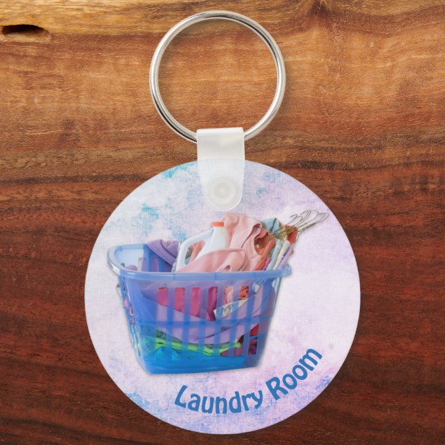 Färgfull Tvätt på hangers i blå Basket Nyckelring (Framsida)