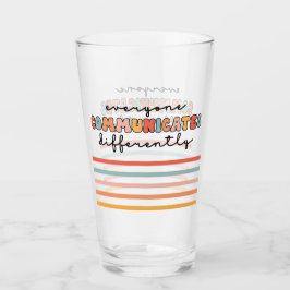 Färgfulla alla kommunicerar på olika sätt glaskopp