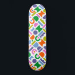 Färgfulla geometriska former mini skateboard bräda 18,5 cm<br><div class="desc">En färgstark och modern design med geometriska urklippsformer. Den här leksaken inspireras av ett gammalt stil i mitten av århundradet. Färg som ingår i denna abstrakt är mönster: blå,  lila,  rosa,  grönt,  gult,  rosa och orange mot en vit bakgrund.</div>