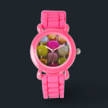 Färgfulla makaroner med välgenomskinlig bakad efte armbandsur<br><div class="desc">En samling ljusa makaroner i färgad i pulserande och utsökt färg. En smakfull söt dessert. Rainbow färg. Ett makaron är en blandning som härrör från Frankrike och är tillverkad av 2 olika kakor med delikat gräddfyllning mellan. Ja!</div>