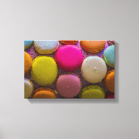 Färgfulla makaroner med välgenomskinlig bakad efte