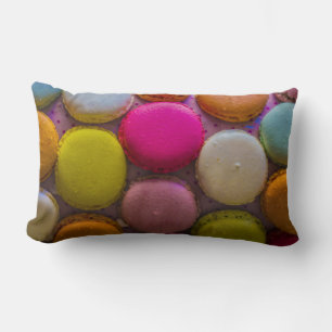 Färgfulla makaroner med välgenomskinlig bakad efte lumbarkudde