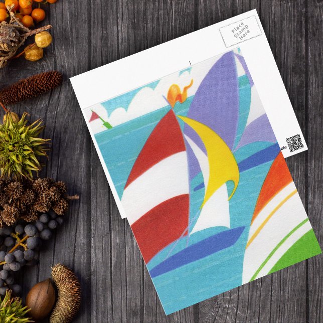 Färgfulla segelbåtar vykort (Abstract colourful sailboats in blue lake sky clouds on postcard.)