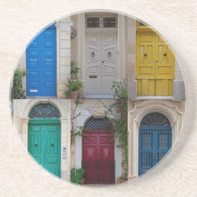 Färgfyllda dörrar på Malta Underlägg (Framsidan)