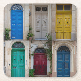Färgfyllda dörrar på Malta Underlägg Papper Kvadrat