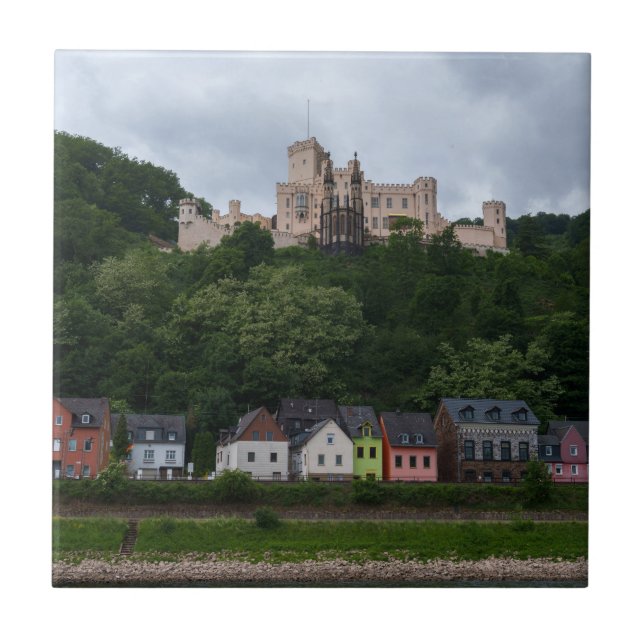 Färgfyllda hem under Stolzenfels Castle Kakelplatta (Framsidan)