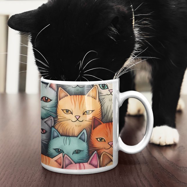 Färgfyllda katter Whimsical Doodle Kaffemugg (Having a drink with friends.)