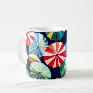 Färgfyllda paraplyer kaffemugg