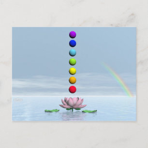 Färgfyllda sfärer för chakras på vackra lily f vykort