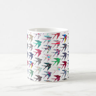 Färgfyllda vita sväljer fåglar mönster kaffemugg