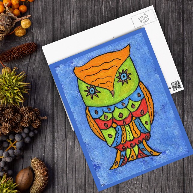 Färgfyllt Uggla-vykort för Abstrakt Vykort (Colourful fantasy owl star blue eyes green orange head on shades of blue with border postcard.)