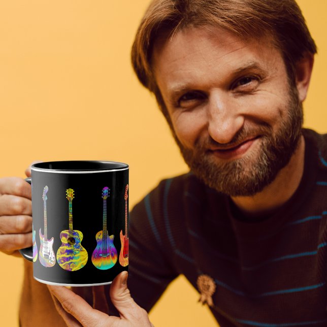 Färggarnitarer på svart mugg (Funky colorful psychedelic guitar pattern  black coffee mug for guitar players and musicians )