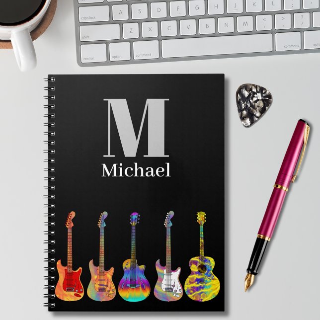 Färggarter Monogram Anteckningsbok (Colorful guitars on black custom monogram notebook for guitarists music guitar teachers musicians )