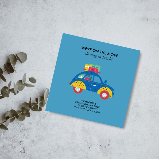 Färgglad bil på väg platt annonskort meddelande (Funky Blue Car Moving Announcement card)