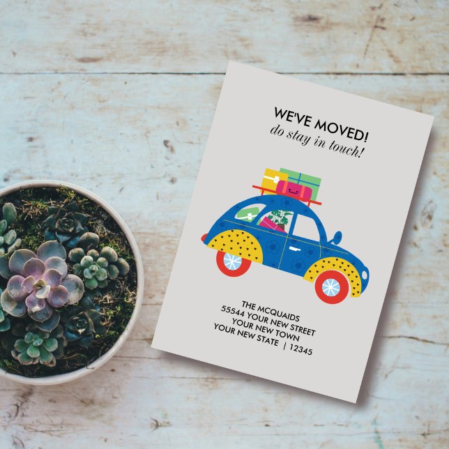 Färgglad bil på väg platt annonskort meddelande (Skapare uppladdad)