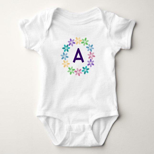 Färgglad Daisy Krans Monogram Tee Shirt (Framsida)
