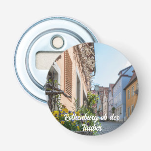 Färgglad gata i Rothenburg ob der Tauber Flasköppnare