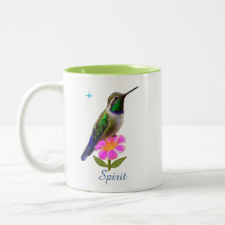 Färgglad kolibri & blomma med text på vit bakgrund Två-Tonad mugg