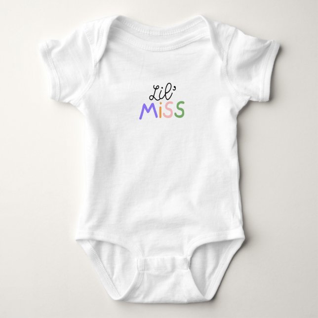 Färgglad och rolig bokstavsdesign på denna Lil' Mi T Shirt (Framsida)