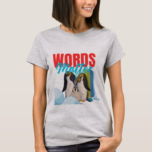 Färgglad pingvinfamiljs kärlek t shirt (Framsida)