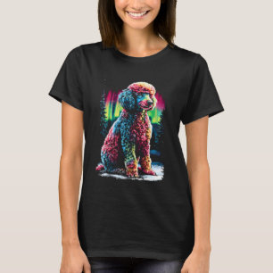 Färgglad pudel hund Aurora Borealis vinter skog T Shirt