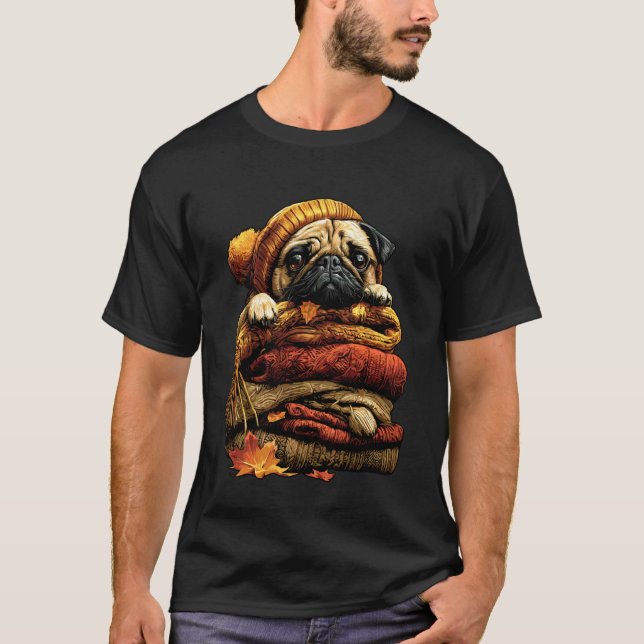 Färgglad Pug Vilande med Höstlöv Mysig Höst  T Shirt (Framsida)
