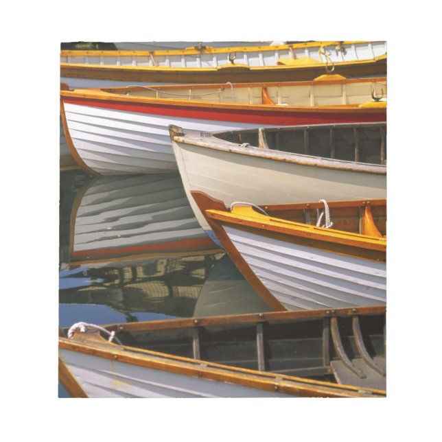 Färgglada båtar vid Wooden Boat Center Anteckningsblock (Framsida)