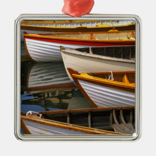 Färgglada båtar vid Wooden Boat Center Julgransprydnad Metall