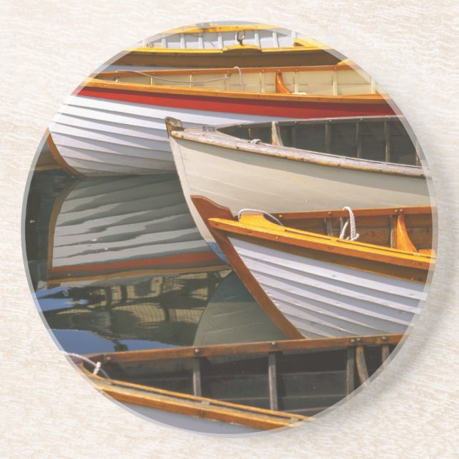 Färgglada båtar vid Wooden Boat Center Underlägg (Framsidan)