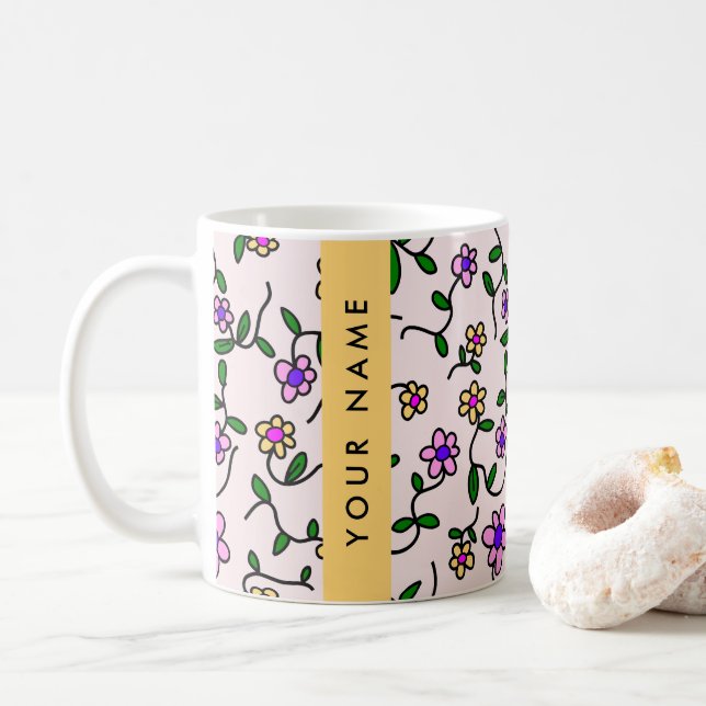Färgglada blommor, rosa bakgrund, gul kaffemugg (Med munk)