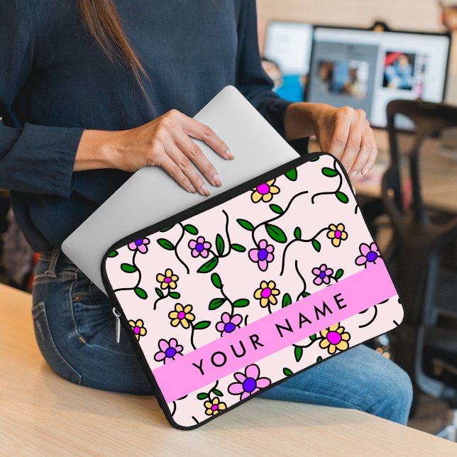 Färgglada blommor, rosa bakgrund, rosa laptop fodral (Skapare uppladdad)