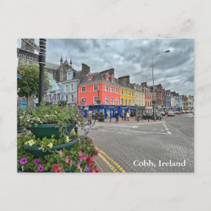 Färgglada byggnader längs huvudgatan Cobh, Irland Vykort