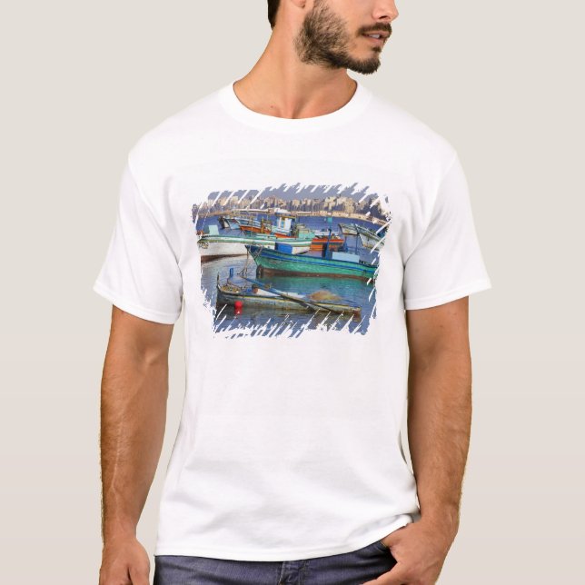Färgglada fiskebåtar i hamnen i tee shirt (Framsida)