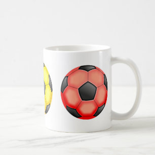 Färgglada fotbollbollar kaffemugg