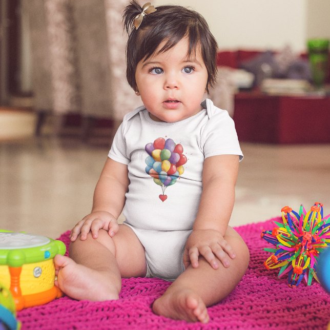 Färgglada hjärtformade ballonger t shirt (Skapare uppladdad)