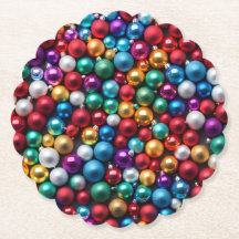 Färgglada julgransprydnader i form av bollar