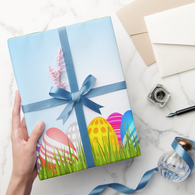 Färgglada påskägg i gräs presentpapper (Skapare uppladdad)