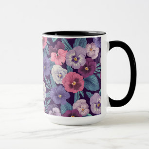 Färgglada penséer på djup violett mugg