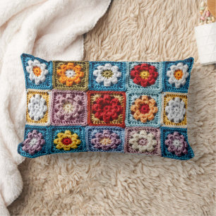 Färgglada virkade granny square blommor lumbarkudde