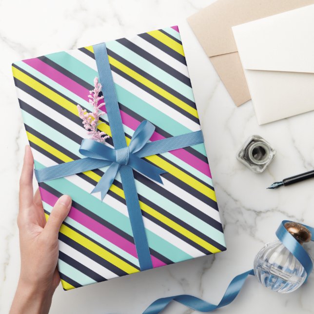 Färgglatt diagonalt randigt mönster Ljust Presentpapper (Gifting)