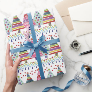 Färgglatt julgranmönstrat presentpapper