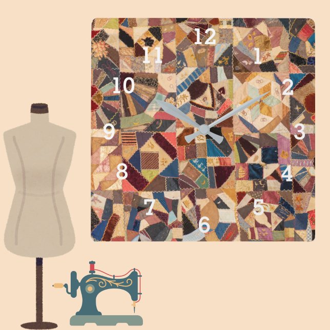 Färgglatt lapptäcke i rustik sytrumma fyrkantig klocka (This charming colorful sewing room clock features a vintage crazy quilt patchwork quilt pattern.)
