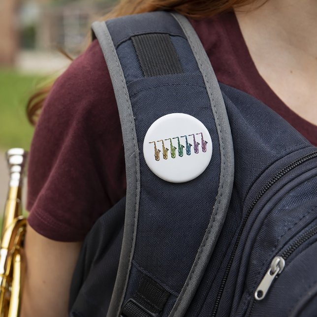 Färgglatt Retro Pop Art Saxofon Mönster Musiker Knapp (A pin back button with a rainbow saxophone design)