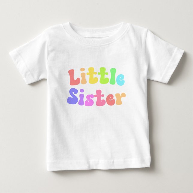 Färgglatt Retro-teckensnitt Lille syster T Shirt (Framsida)