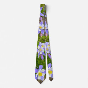Färggranna akvariefleuror i blå gul violett slips