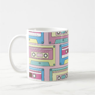 Färgkassetter, rosa bakgrund mönster. kaffemugg
