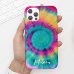 Färglös Rosa Gult Tie Dye Watercolor Namn<br><div class="desc">Det här underbara telefonfodralet har en färgstark vattenfärgbakgrund med ditt namn i det moderna kalligrafiskriptet. Det är perfekten fodral för alla som vill ha en modern, men färgstark design. Lägg till ditt namn för att anpassa den här designen. Det är också en underbar födelsedag eller helgdag för en interpolering, tonåring,...</div>
