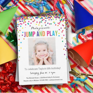 Färglöst konfetti 5:e födelsedag - jumpuppspelning inbjudningar